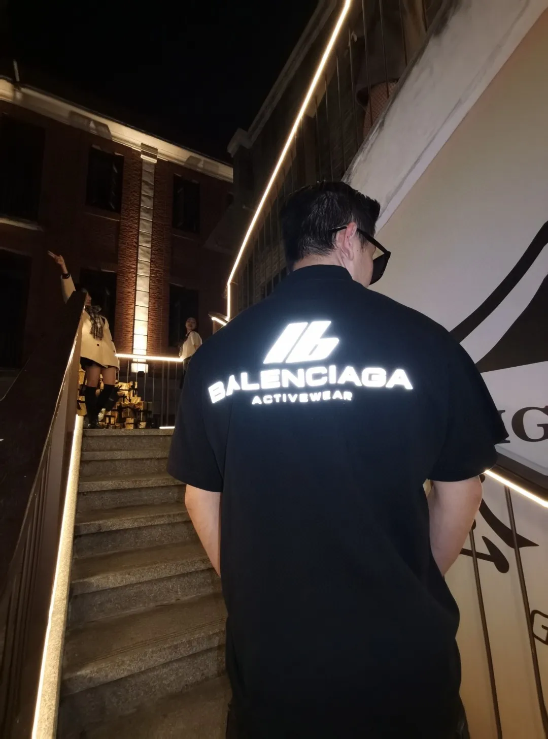 P80✨🔥 BALENCIAGA Paris 3M reflective letter printed short-sleeved T-shirt. Custom-woven and dyed 280g combed cotton heavyweight fabric. Zero color difference in threads. Perfect details. Different from the current currency version. Welcome to compare. Same Style for men and women. Must-sell in the picture above. Color: White Black Size: 1 2 3 4